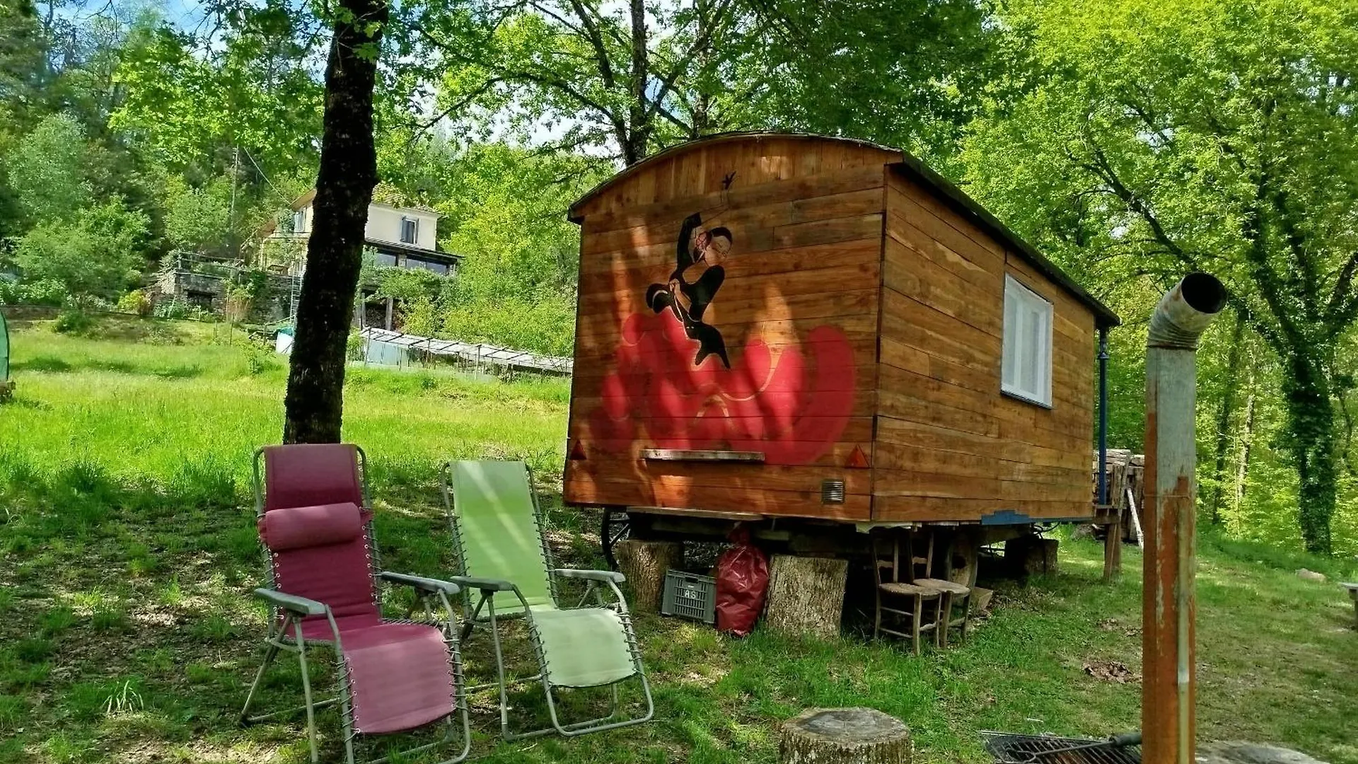 Roulotte Et Cabane Par Hasard Saint-Bressou  Saint-Bressou (Lot)