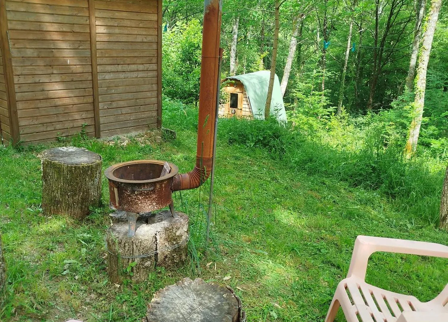 营地 Roulotte Et Cabane Par Hasard Saint-Bressou